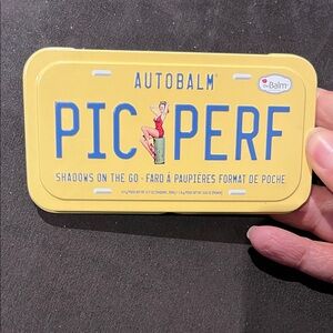 theBalm Autobalm Pic Perf Eyeshadow Tin